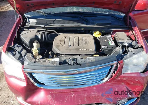 2015 Chrysler Town & Country Touring z USA, uszkodzony, nr VIN 2C4RC1BG5FR583176